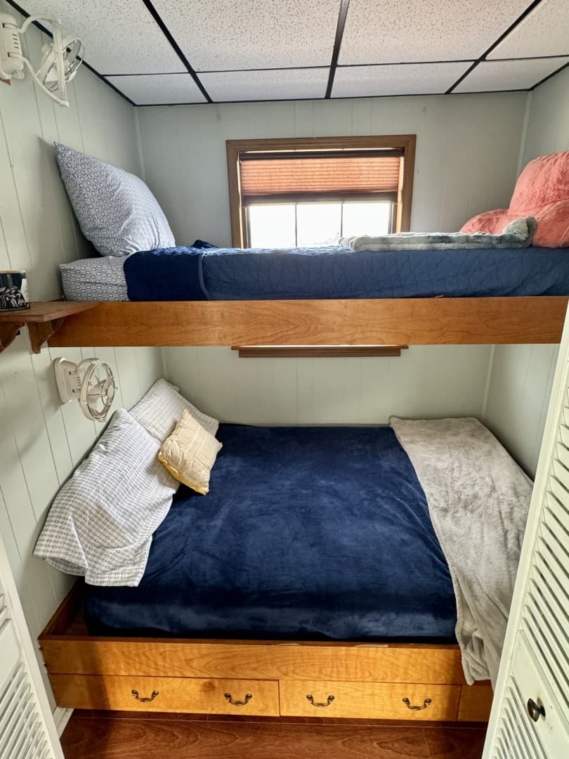 1978 Custom 18 x 24 Off-Grid Floating Cabin Approx 385sqft - Image 28