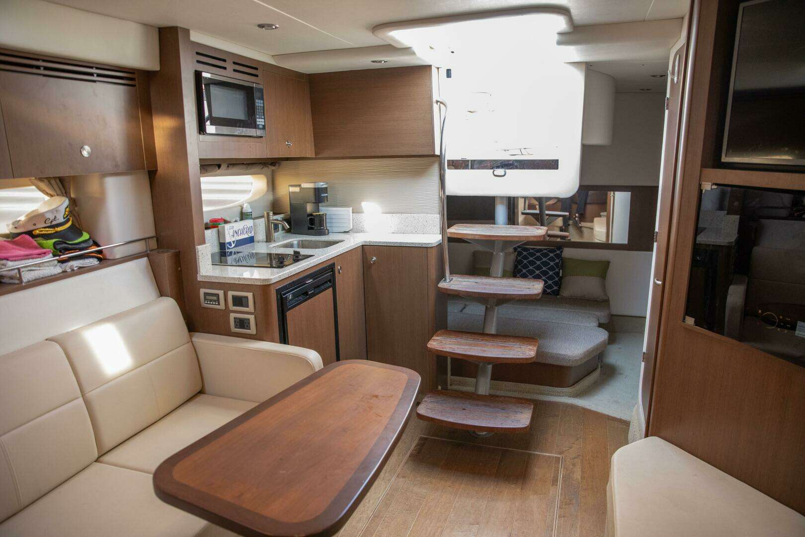 2016 Sea Ray 350 Sundancer - Image 94