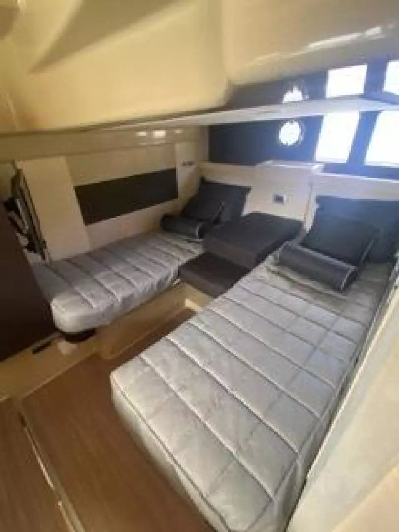 2013 Cranchi M44 HT - Image 12