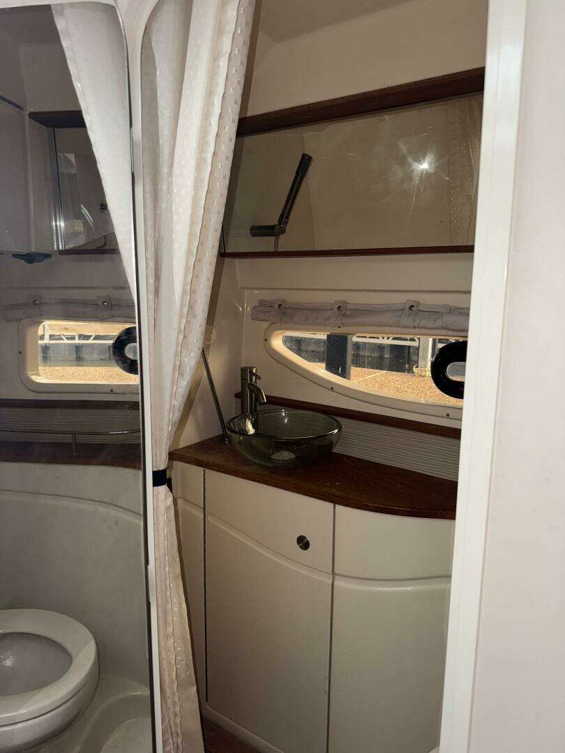 2016 Sea Ray 350 Sundancer - Image 102