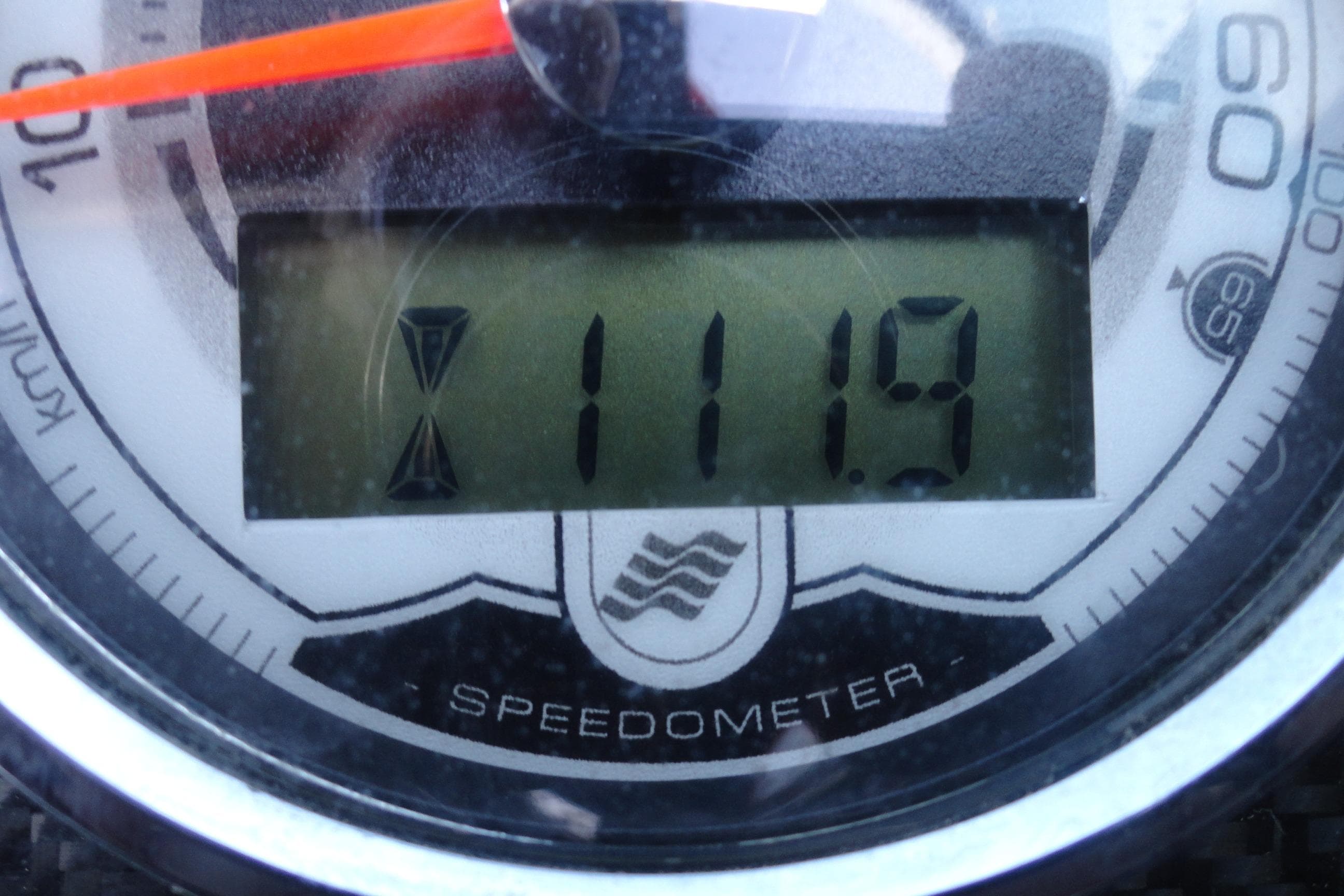 Speedometer of 2016 Four Winns TS222 displaying 111.9 hours.