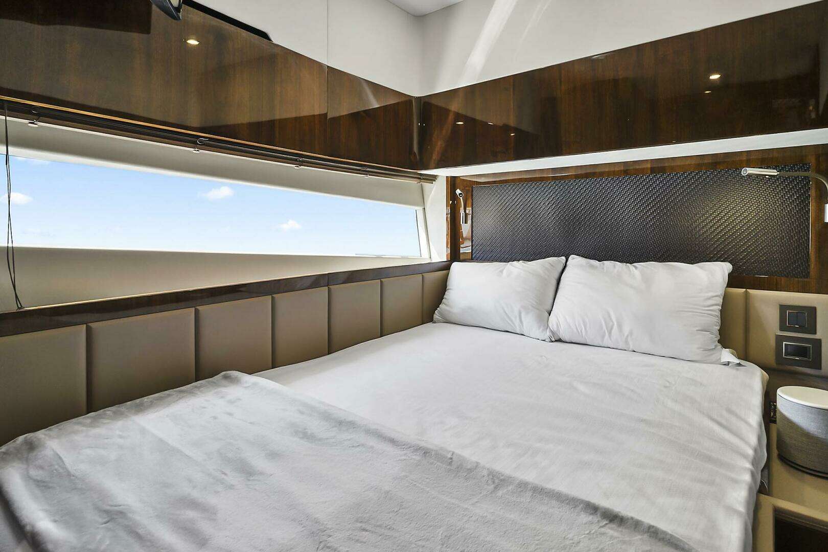 2021 Fairline Squadron 68 - Image 29