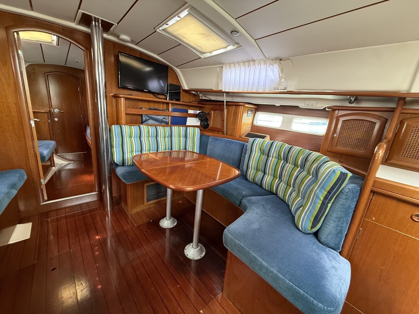 1998 Beneteau 411 - Image 8