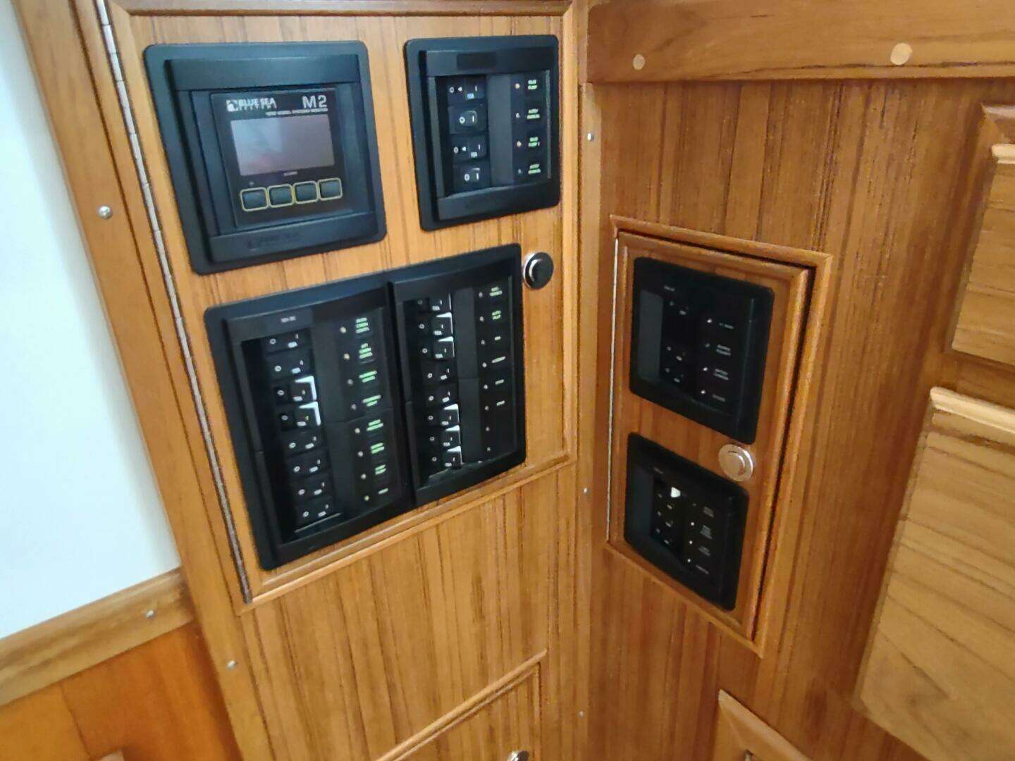1988 Cascade 42 - Image 22