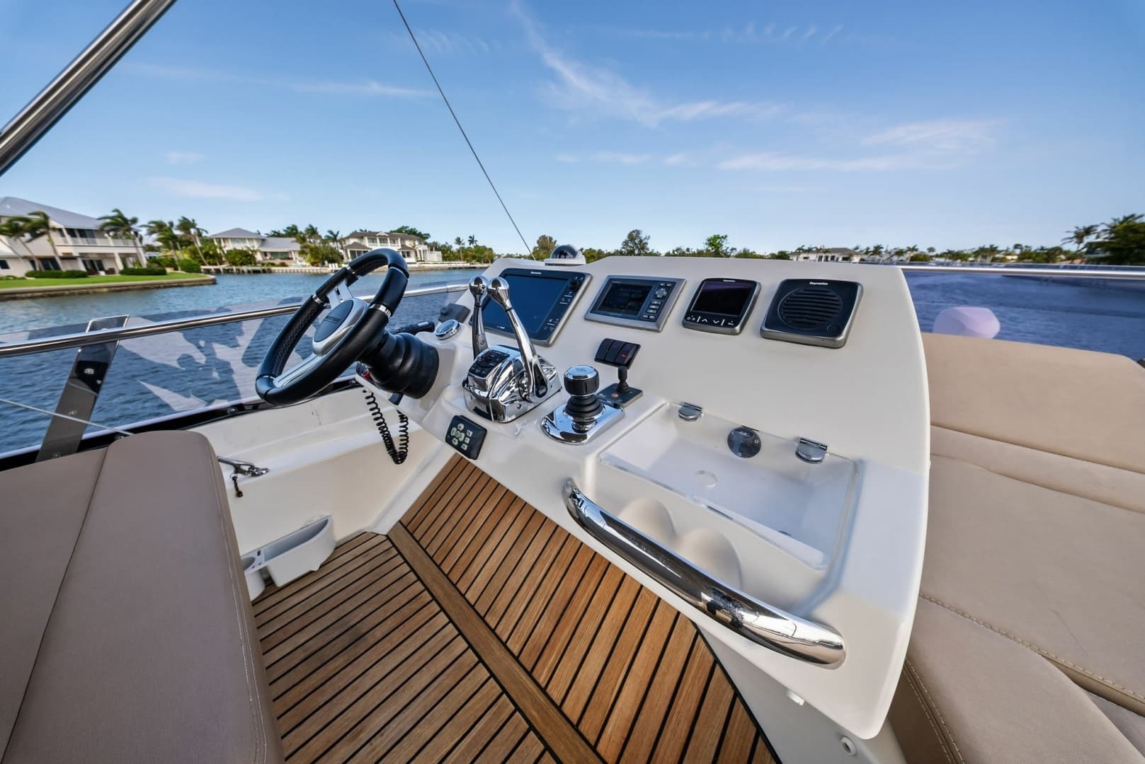 2015 Prestige 550 - Image 16