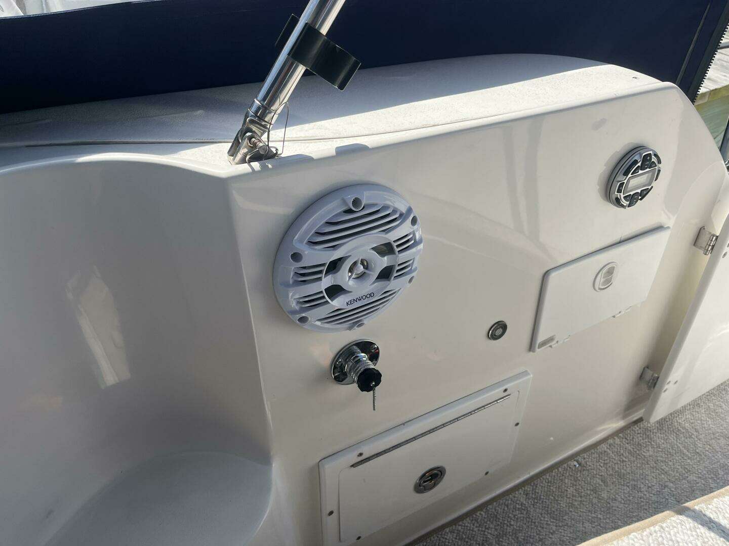 2007 Rinker 320 Express - Image 19