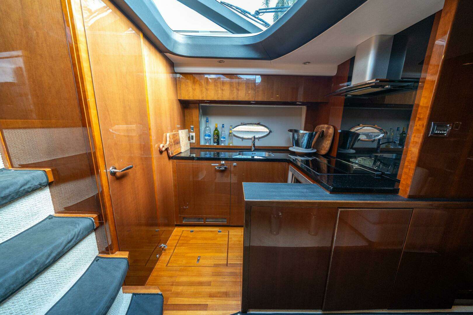 2012 Princess V52 - Image 20