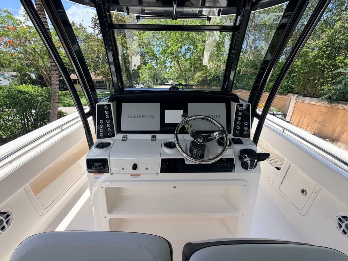 2022 Robalo R302 Center Console - Image 13