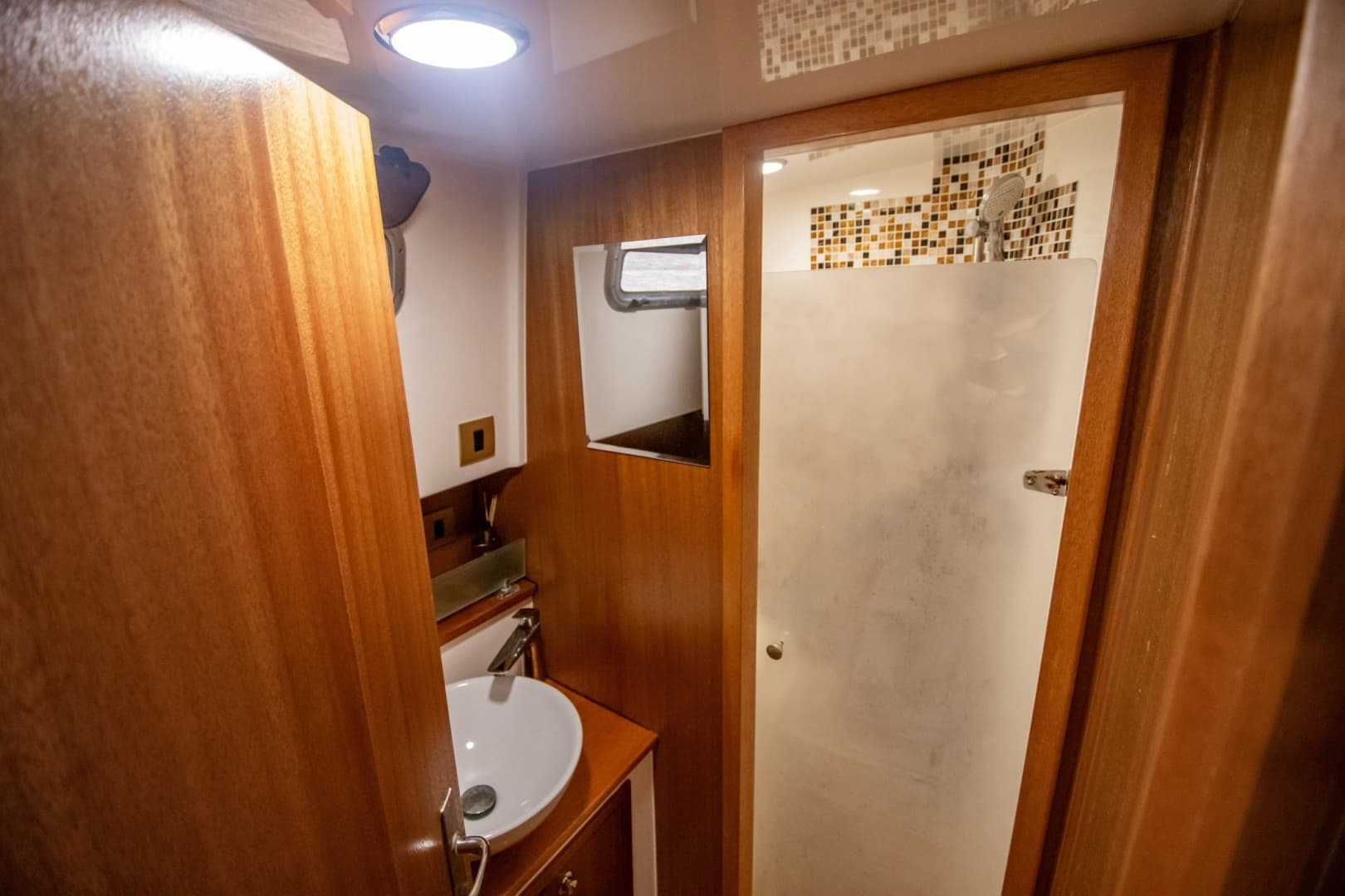 2019 Monachus Issa 45 Issa - Image 25