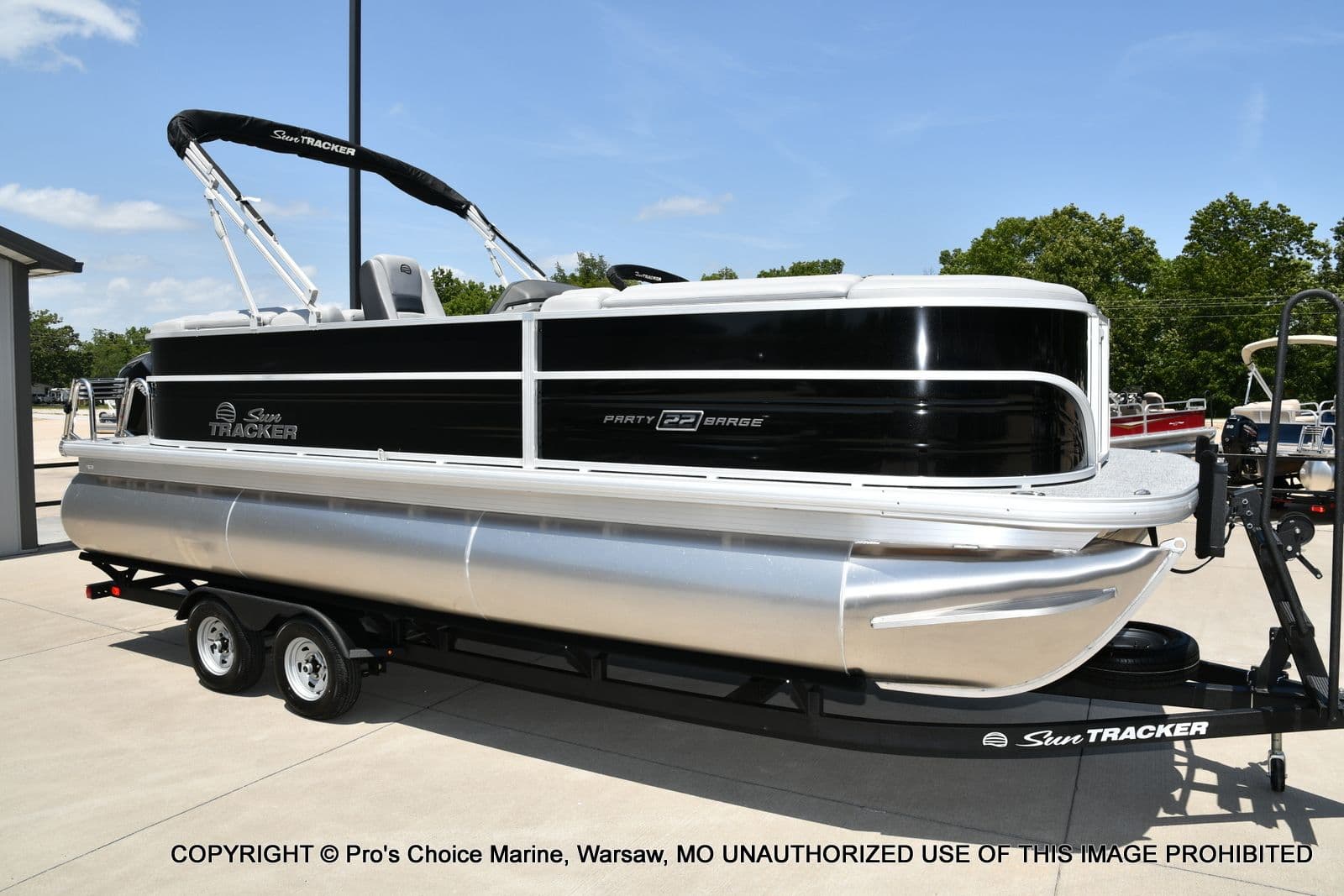 2026 Sun Tracker PARTY BARGE 22 XP3 w/200HP 4 Stroke - 76