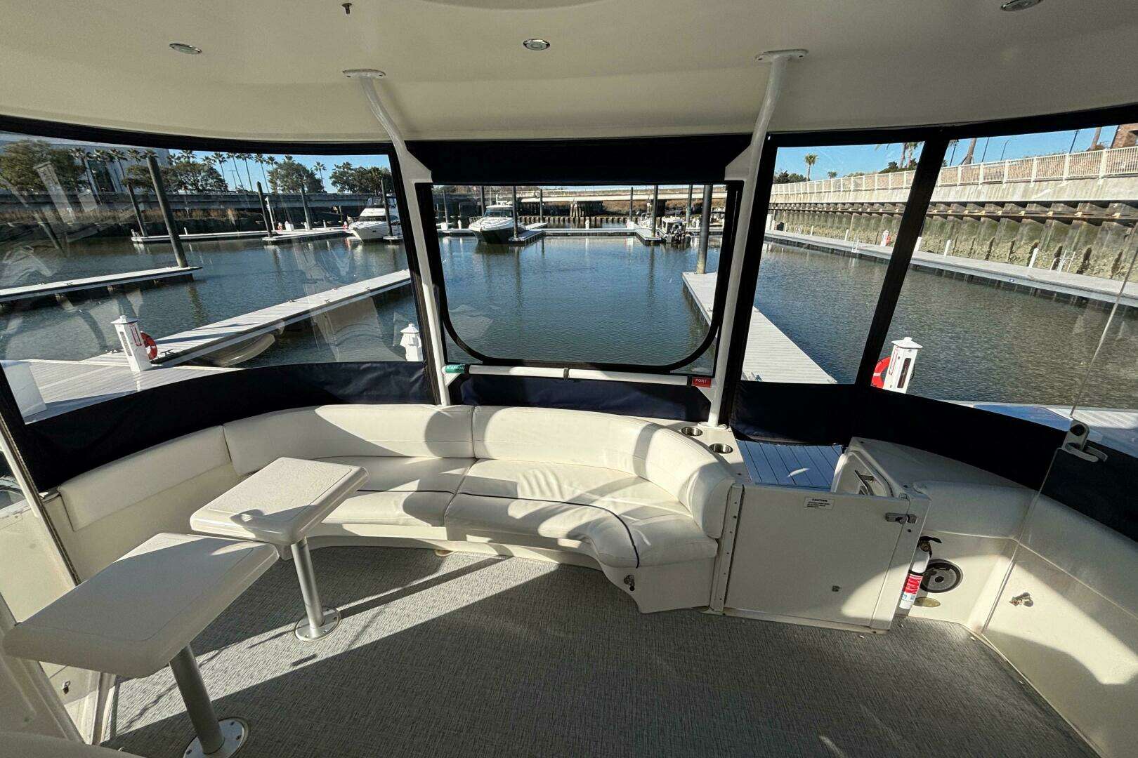 2005 Cruisers Yachts 455 Express Motor Yacht - Image 6