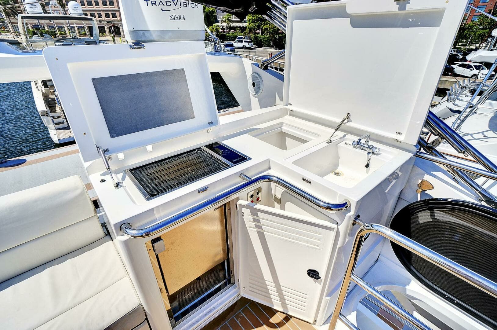 2017 Sunseeker 68 Sport Yacht - Image 28