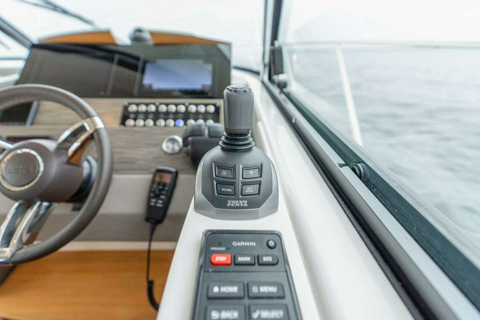 2021 Tiara Yachts 4400 Flybridge - Image 22