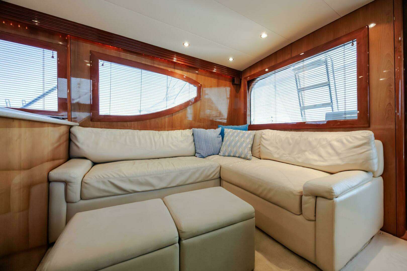 2005 Hatteras 50 Convertible - Image 19