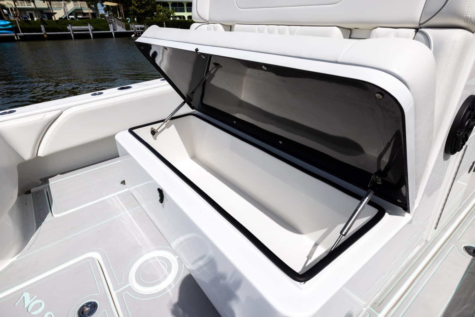 2025 SeaHunter Floridian - Image 33