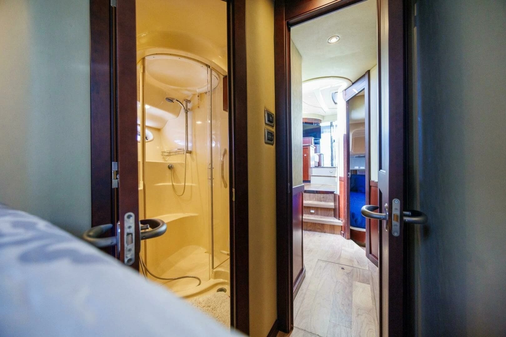 2006 Sea Ray 52 Sedan Bridge - Image 15