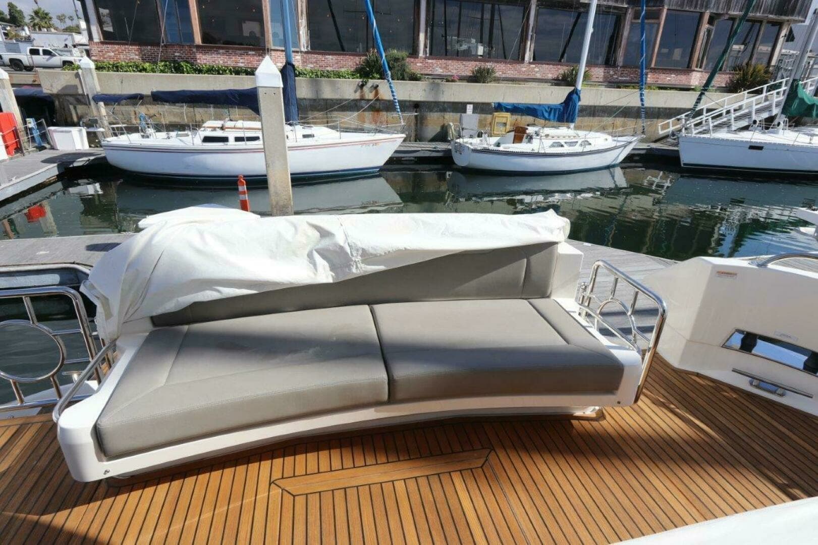2020 Riviera 6000 Sport Yacht - Image 17