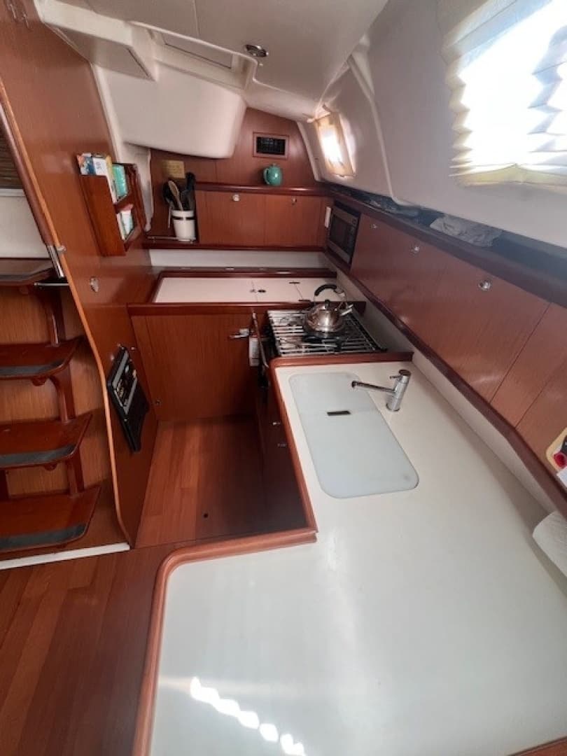 2009 Beneteau Oceanis 43 - Image 31