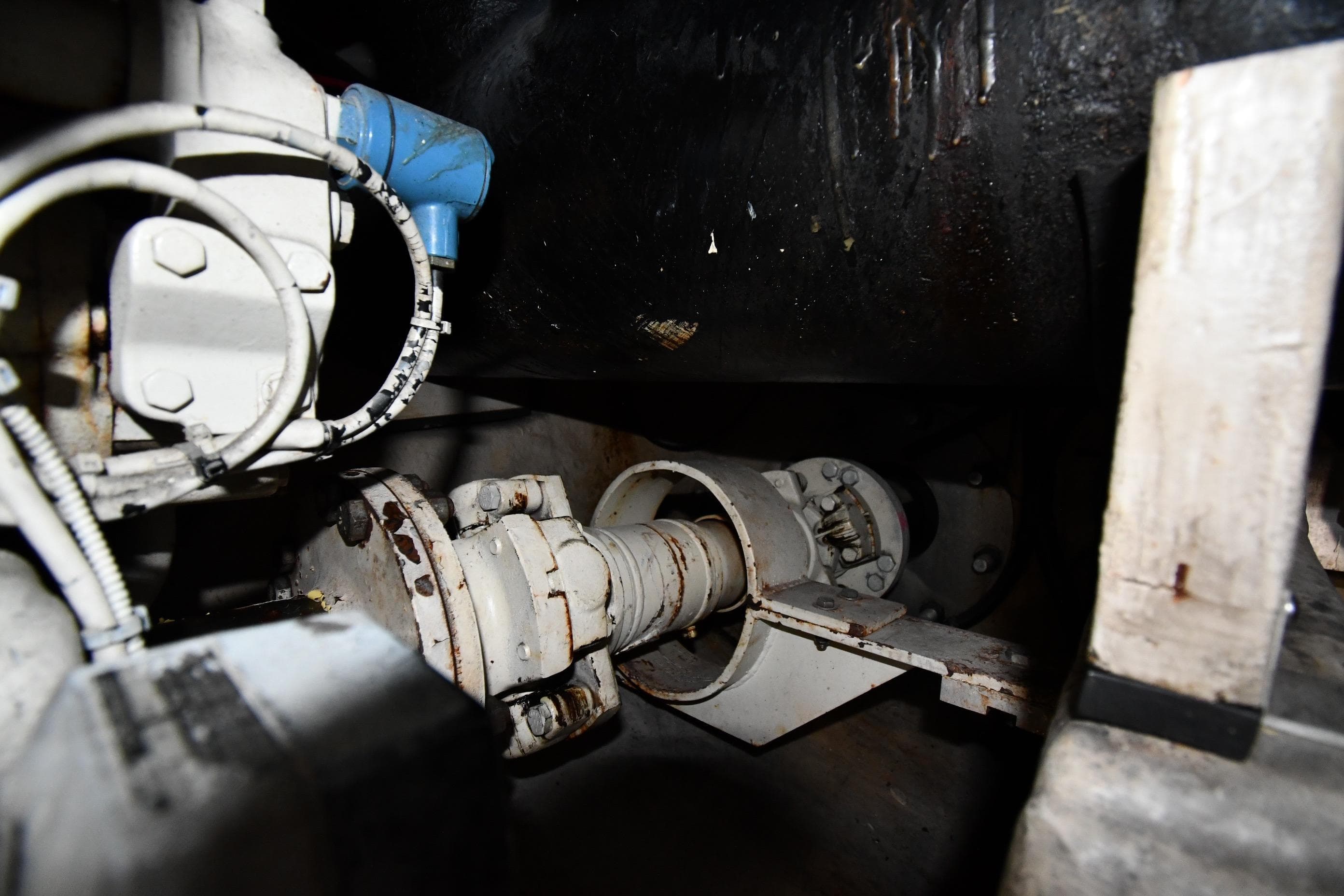 Engine room of 1995 Sea Ray 630 Sundancer, showcasing mechanical components and piping.