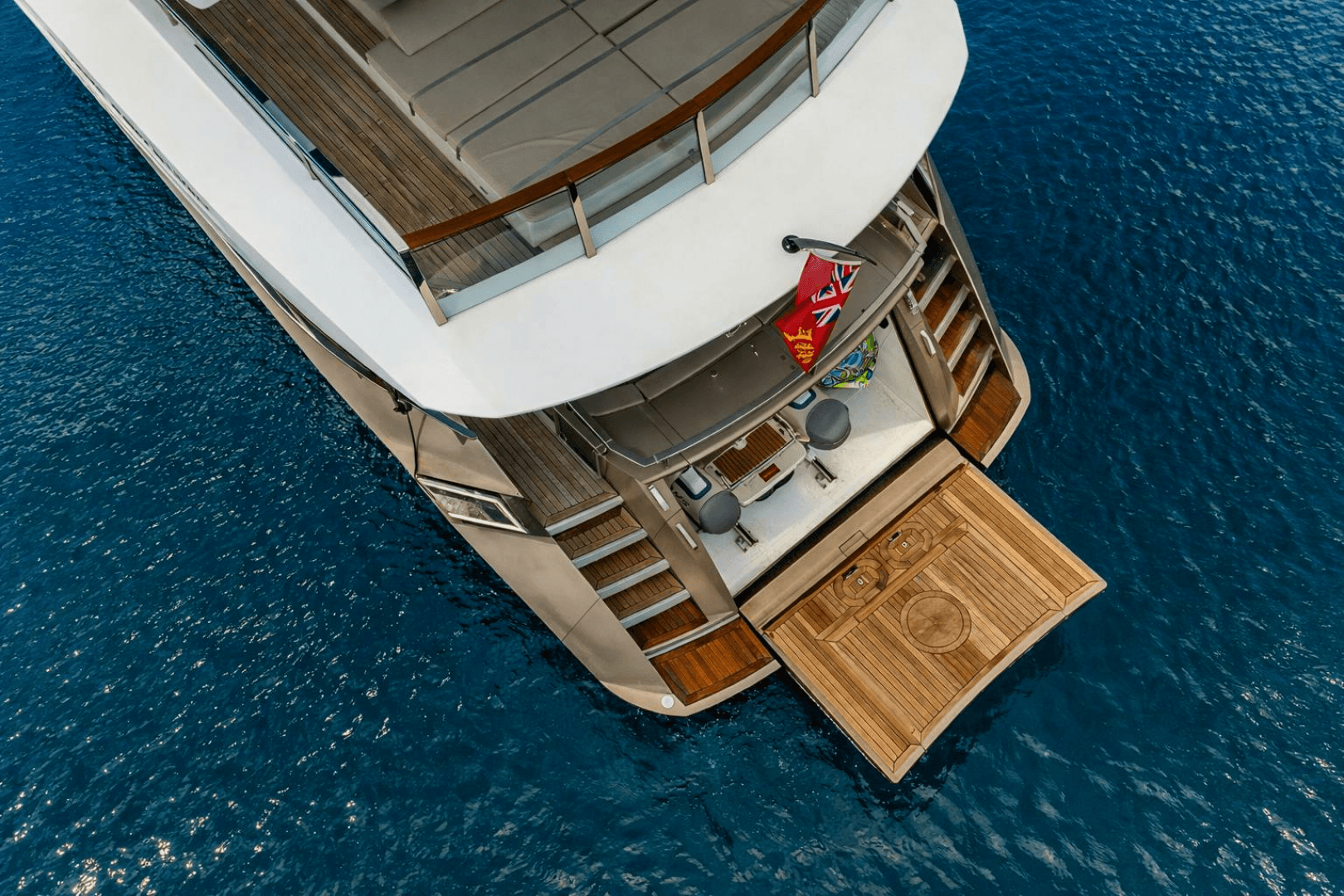 2018 Dominator Yachts Dominator Ilumen - Image 4