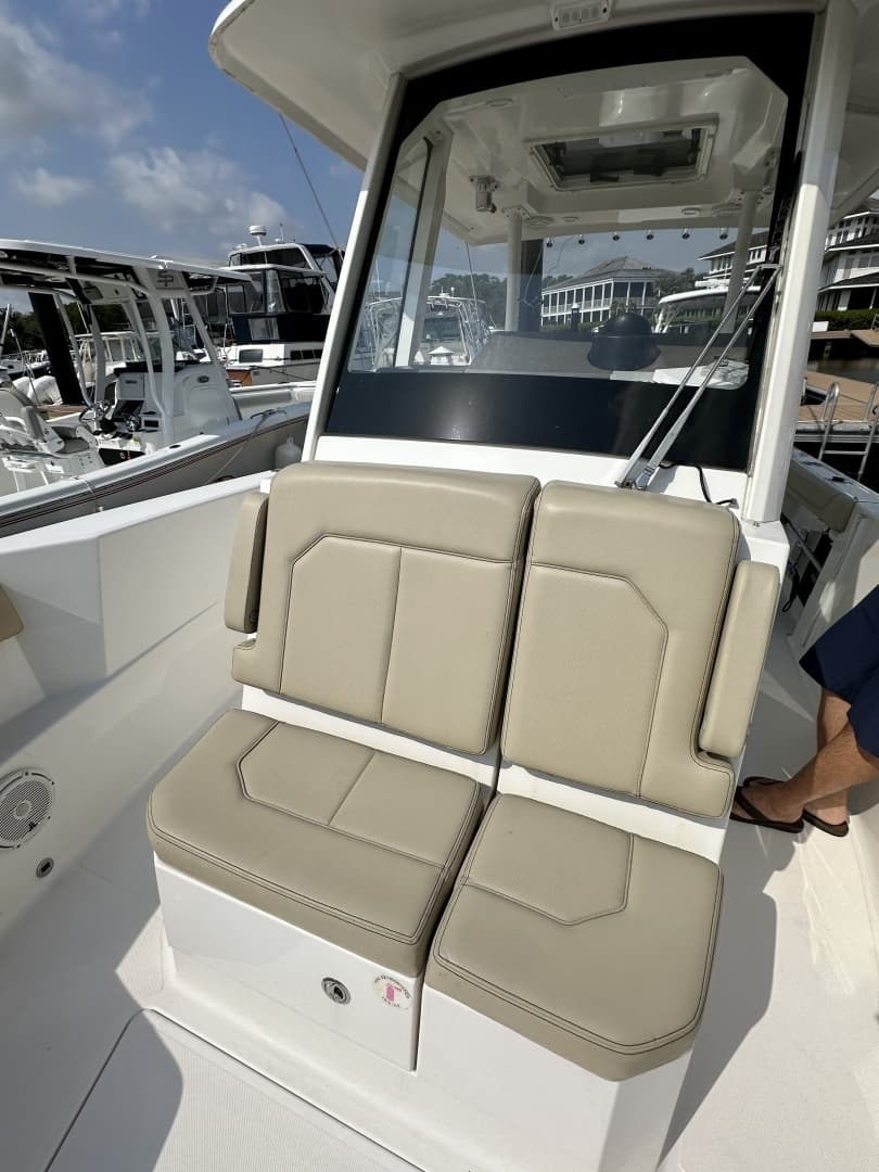 2019 Pursuit S288 CC - Image 10