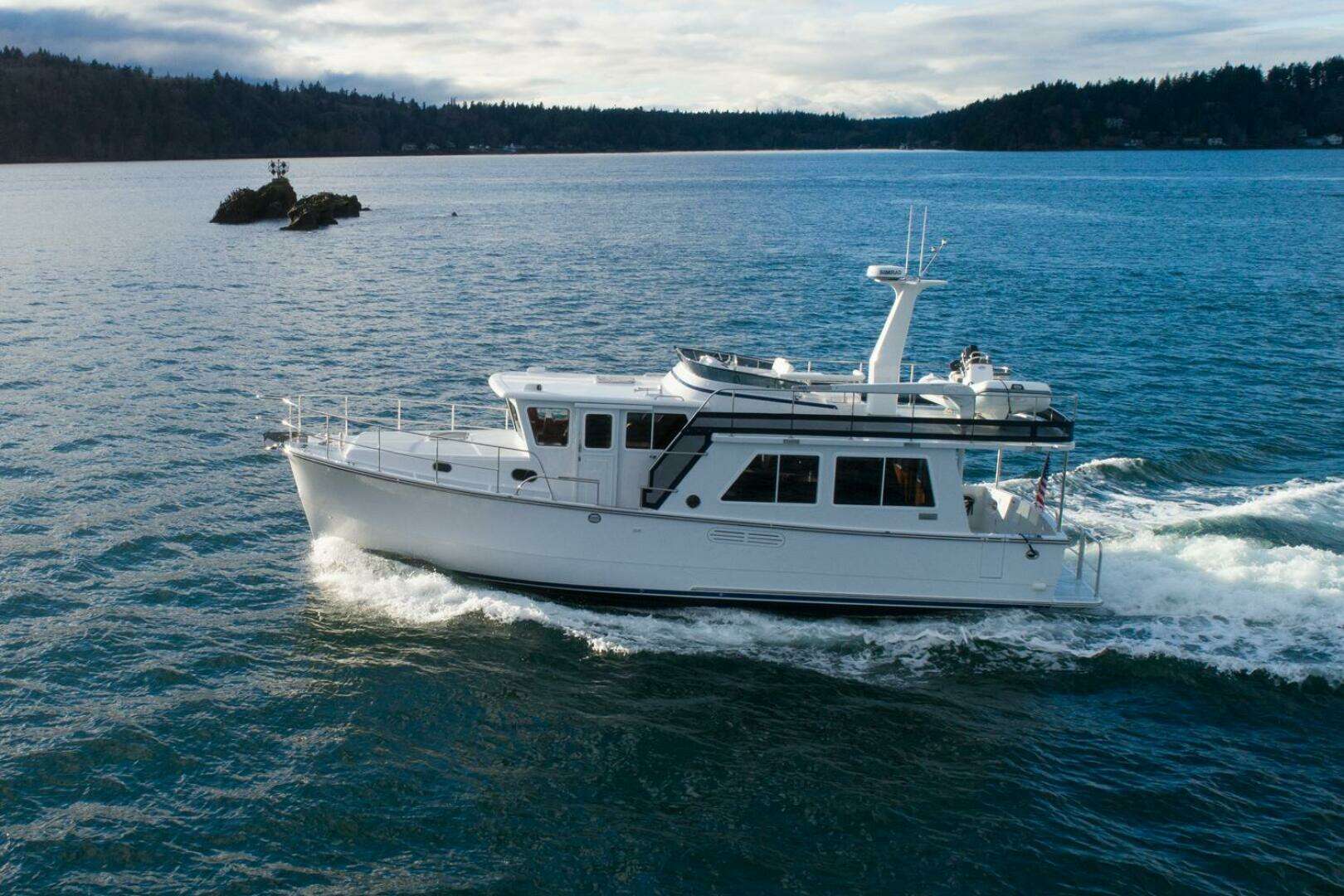 2026 Helmsman Trawlers 43E Pilothouse - Image 2