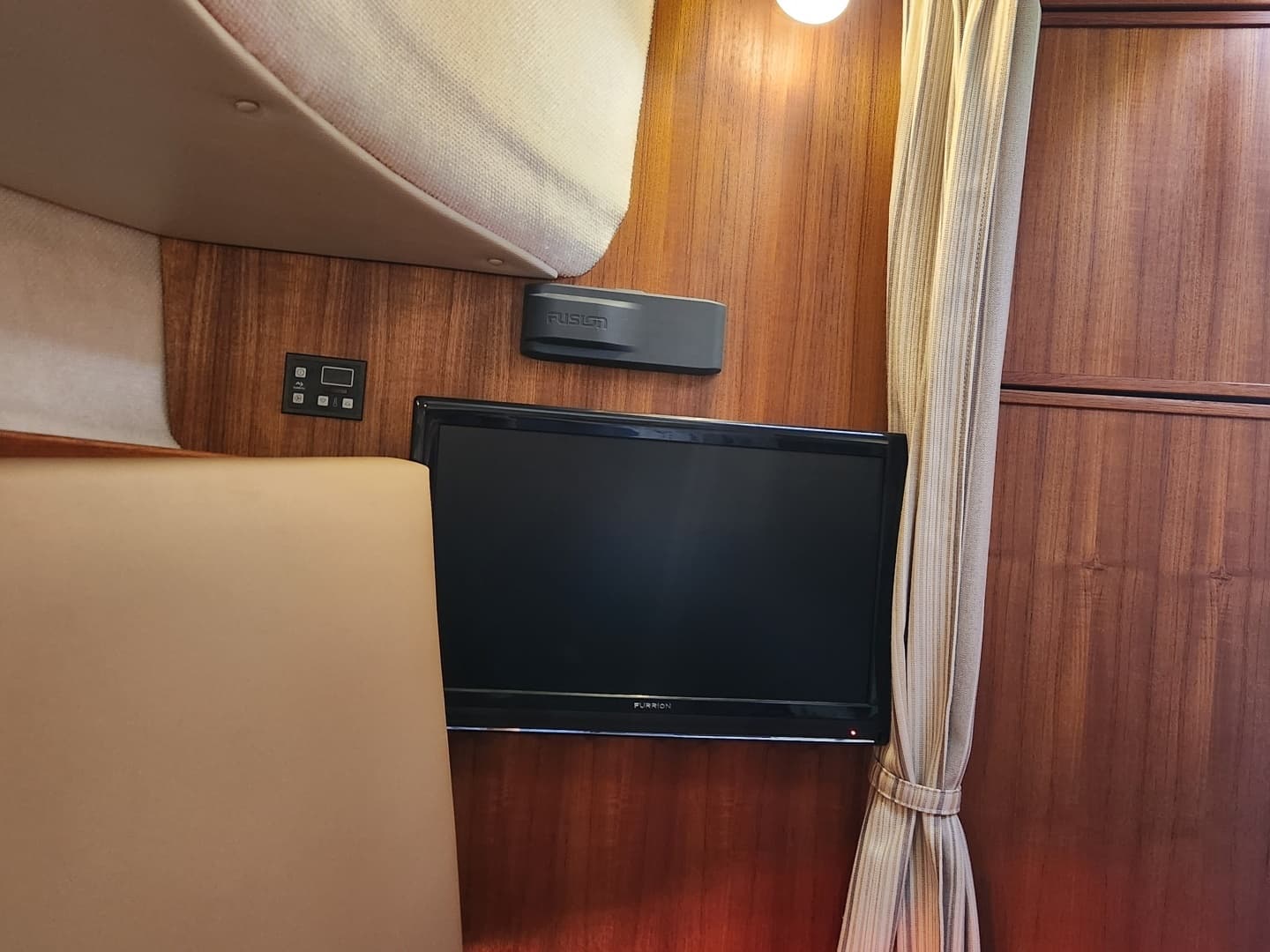 2019 Ranger Tugs R-31 CB - Image 15