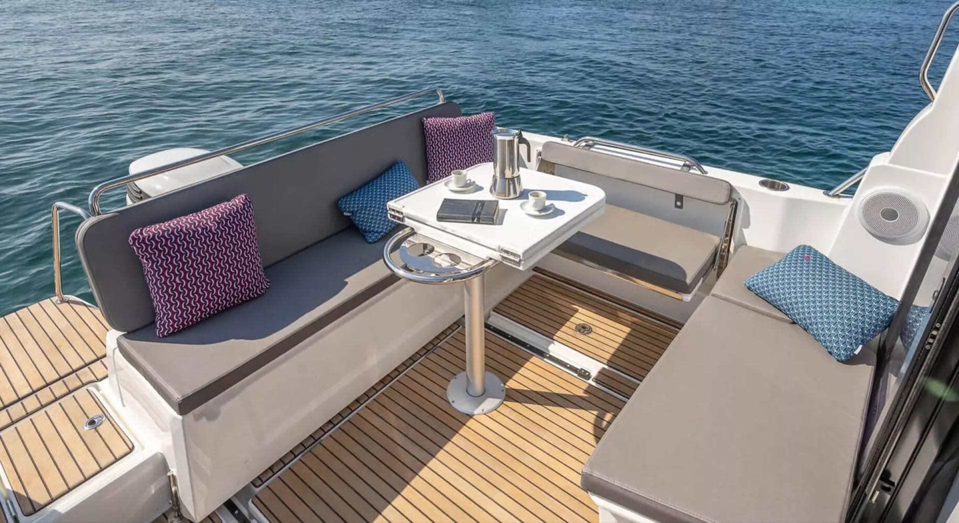 2026 Beneteau Antares 8 - Image 4