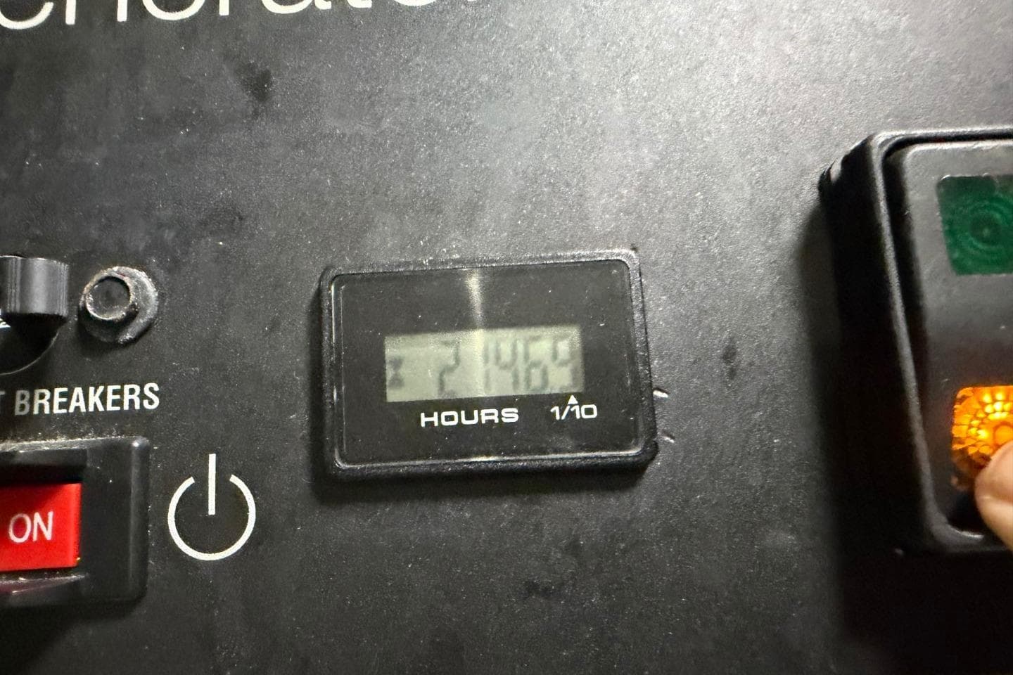 Control panel of a 2017 Azimut Fly 72 yacht showing 2146 hours.