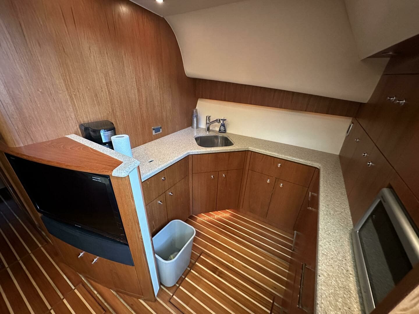 2011 Tiara Yachts 4300 Open - Image 25