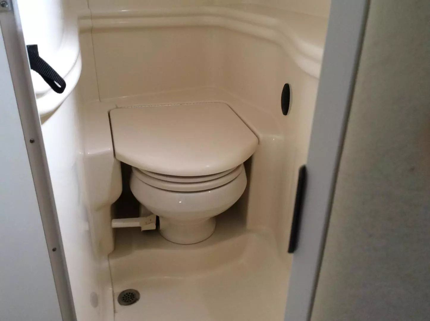 2003 Sea Ray 320 - Image 24