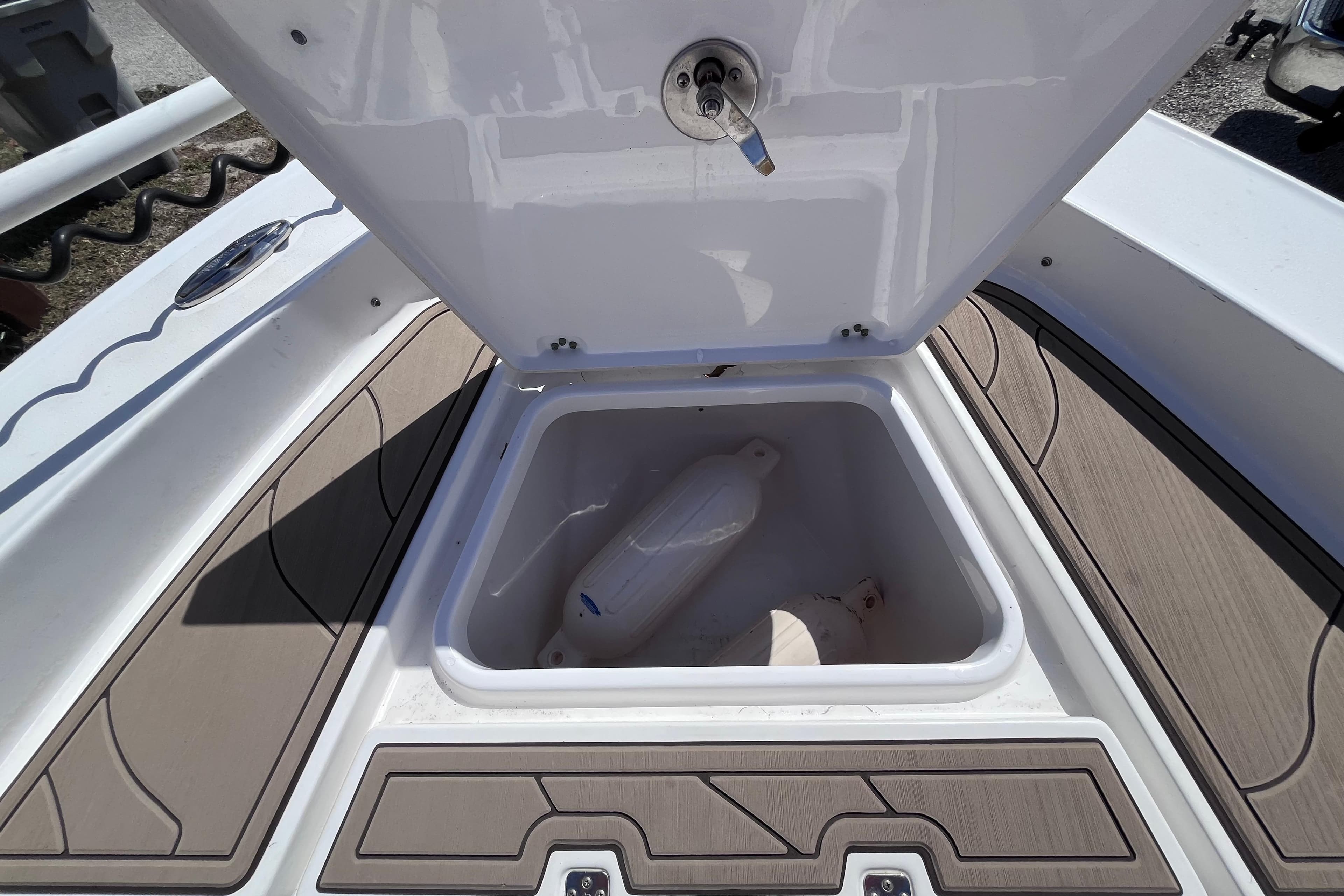 Crevalle 26 Bay 2016 storage compartment with fender.