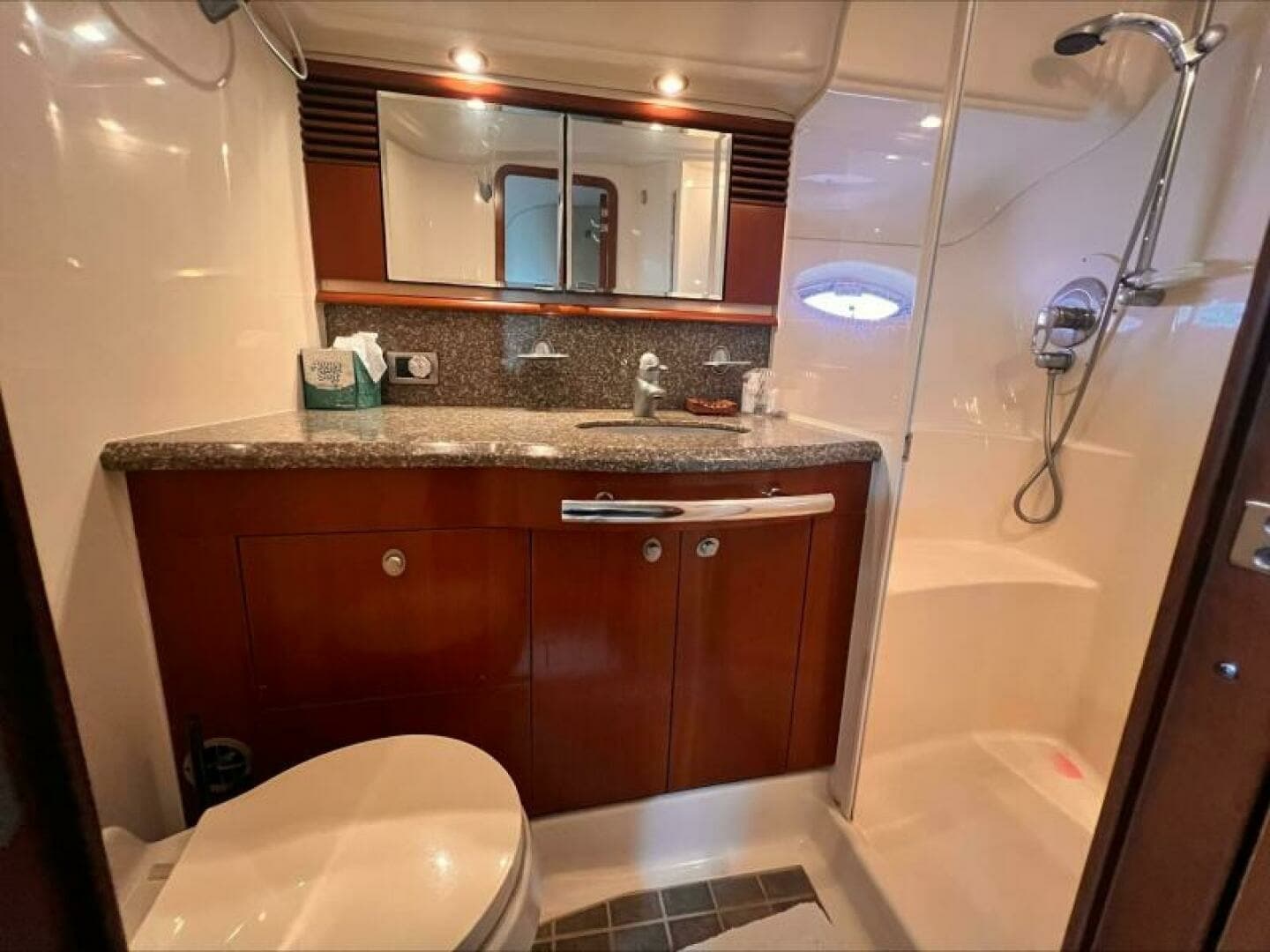 2005 Sea Ray 500 Sundancer - Image 33