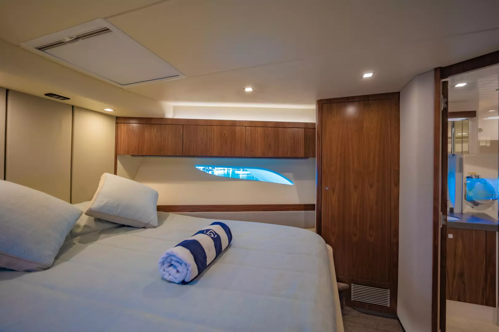 2019 Riviera 68 Sport Motor Yacht - Image 10