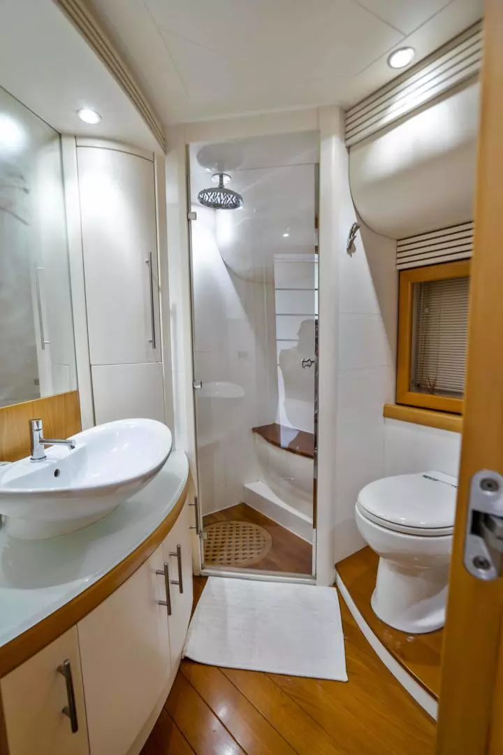 2005 Pershing 76 Motor Yacht - Image 20