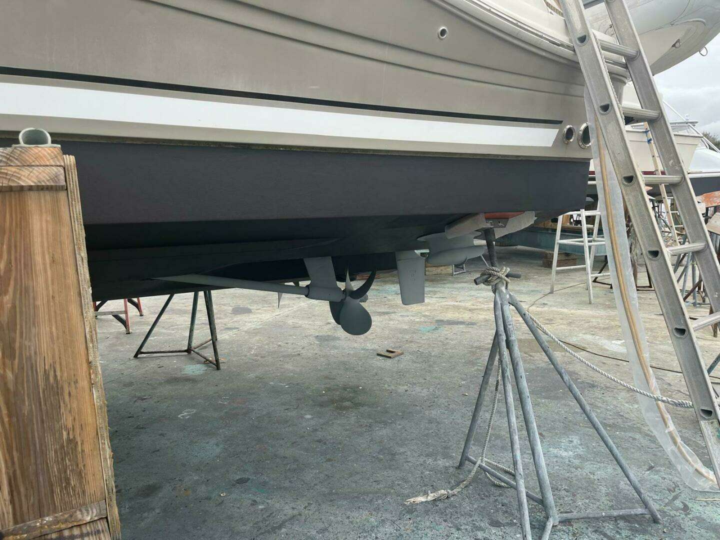 2005 Sea Ray 420 Sundancer - Image 24
