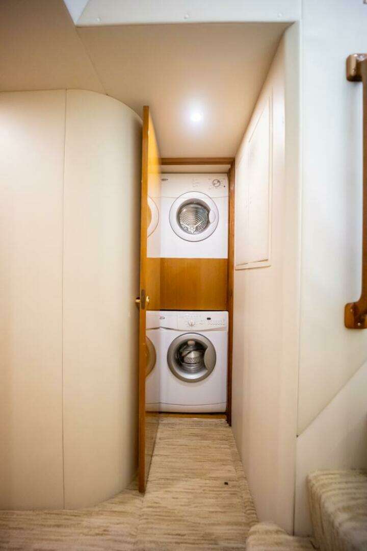 2003 Viking 65 EB - Image 47