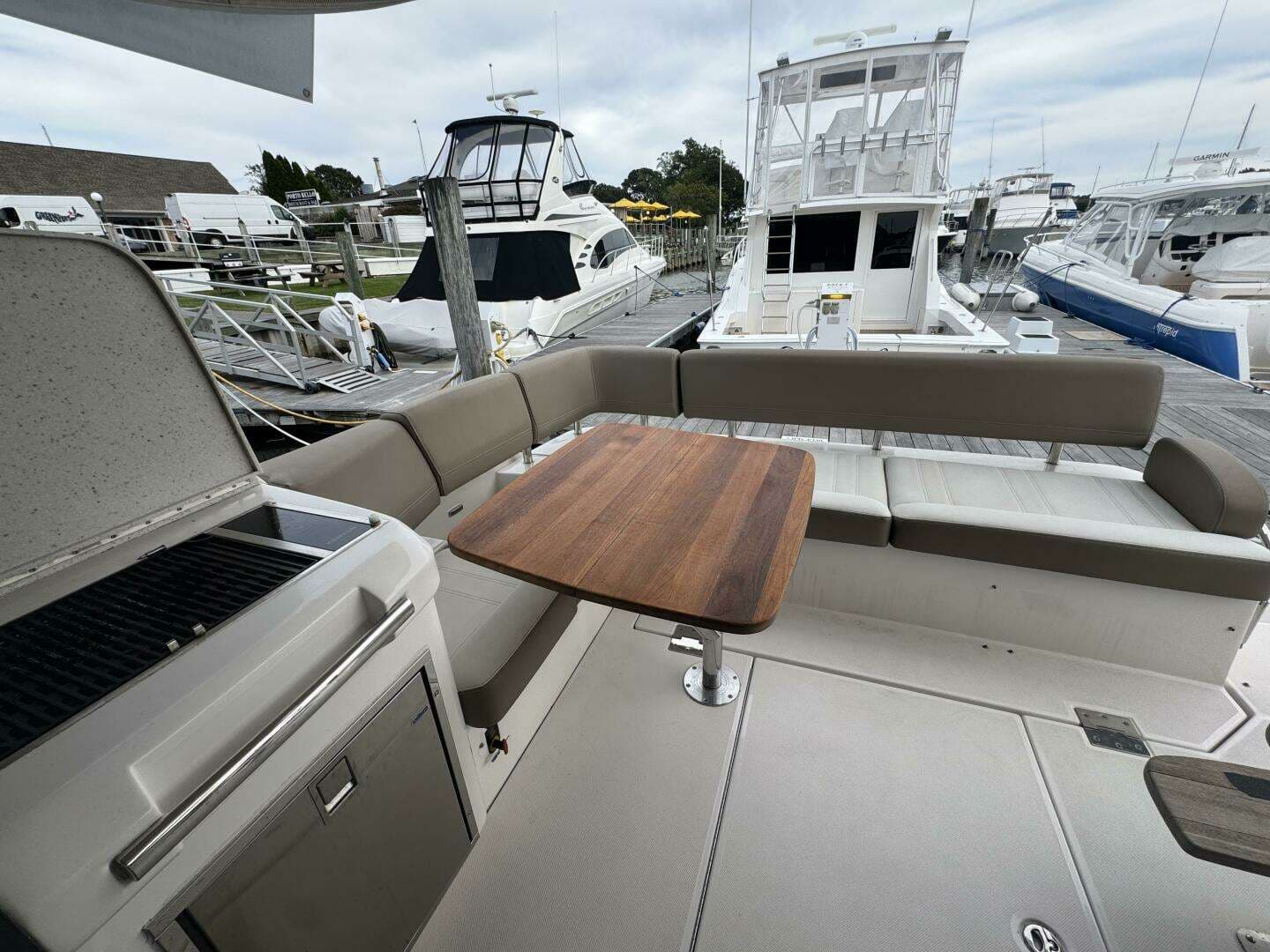 2017 Regal 42 Fly - Image 12