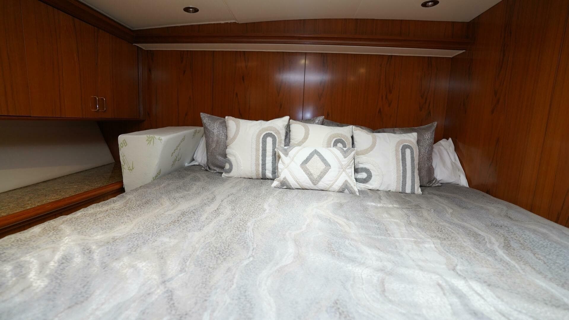 2005 Sea Force IX Enclosed Flybridge - Image 78