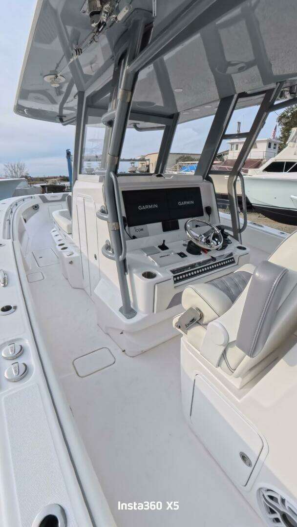 2025 Invincible Open Fisherman - Image 6