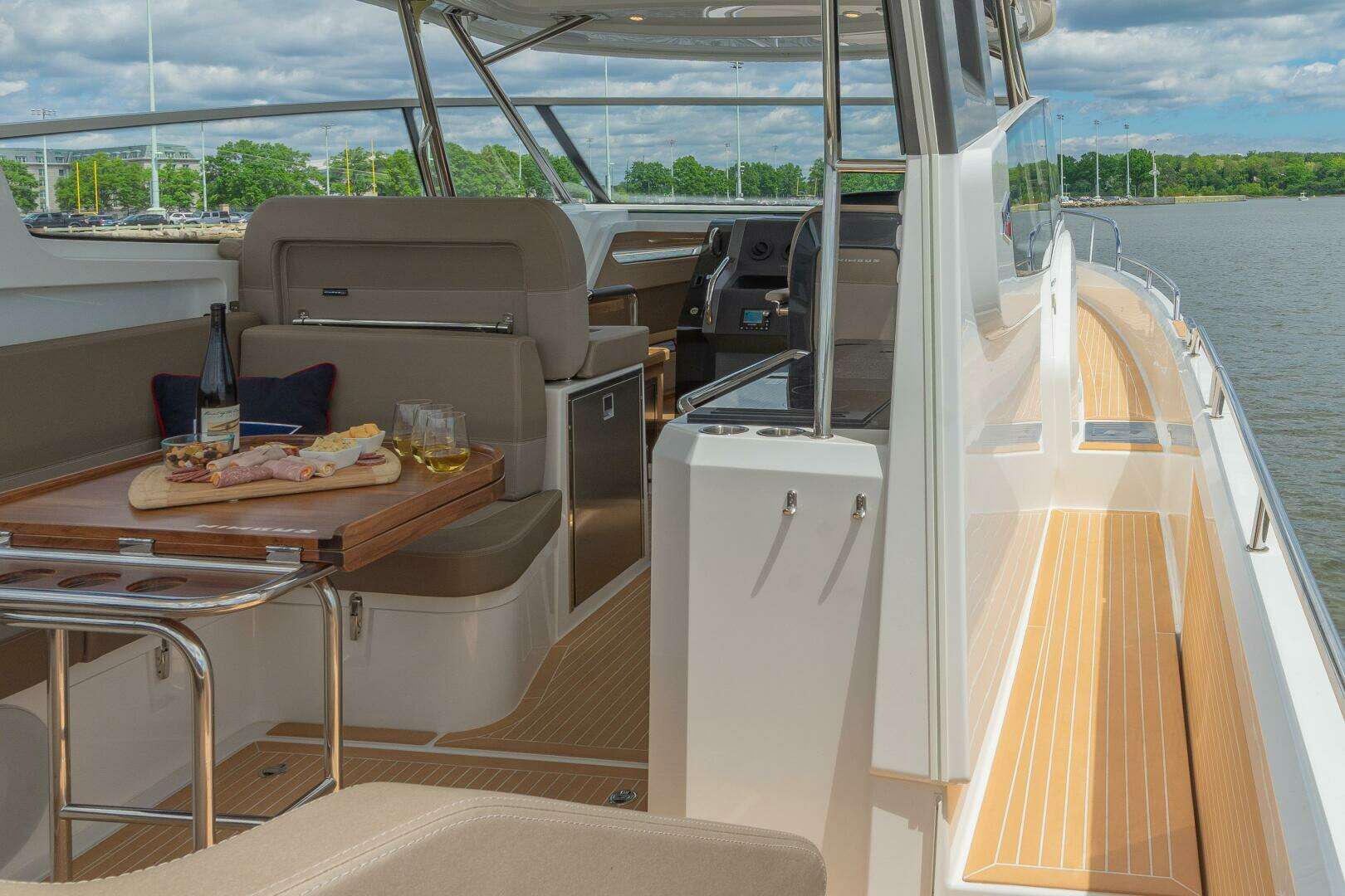 2025 Nimbus W11 - Image 22