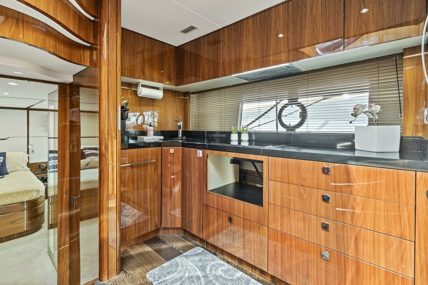 2017 Sunseeker 68 Sport Yacht - Image 43