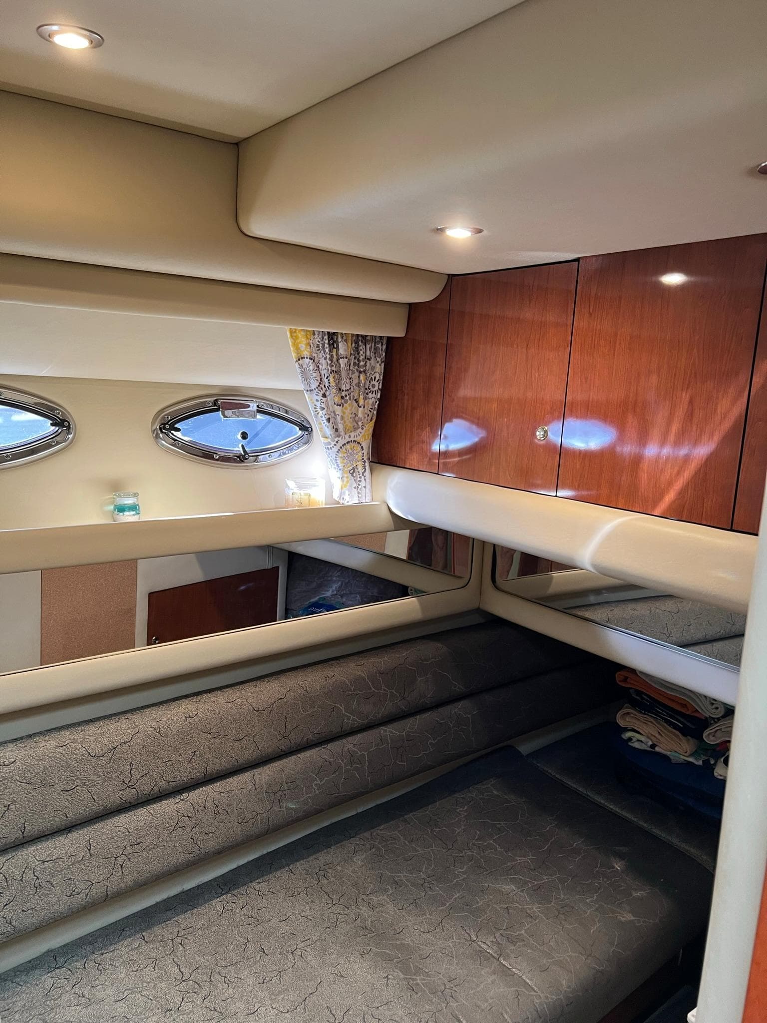 2003 Sea Ray 480 Sedan Bridge interior with cozy cabin and elegant wood finish.