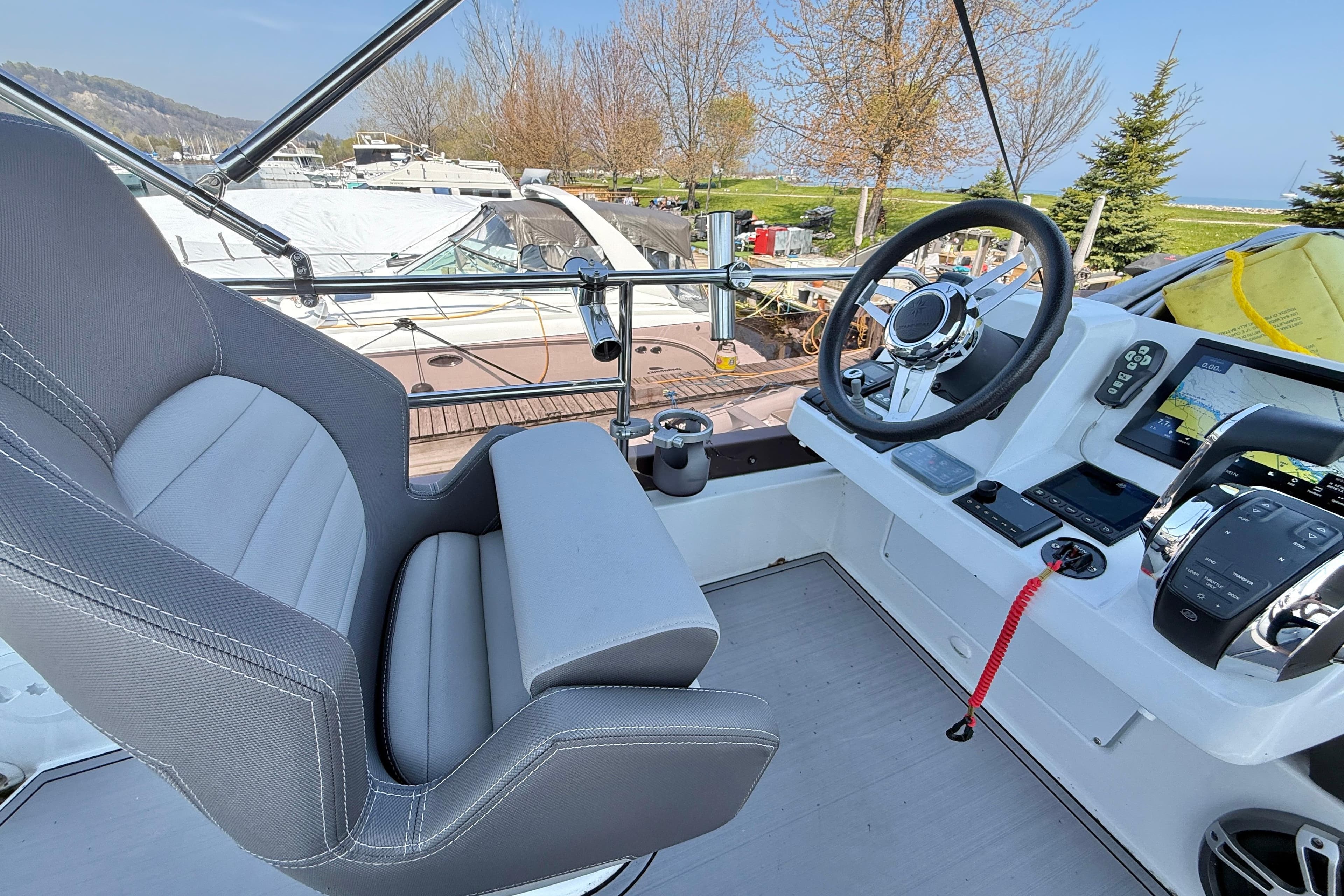 Helm station of 2022 Jeanneau NC 1095 Fly with modern controls and comfortable seating.