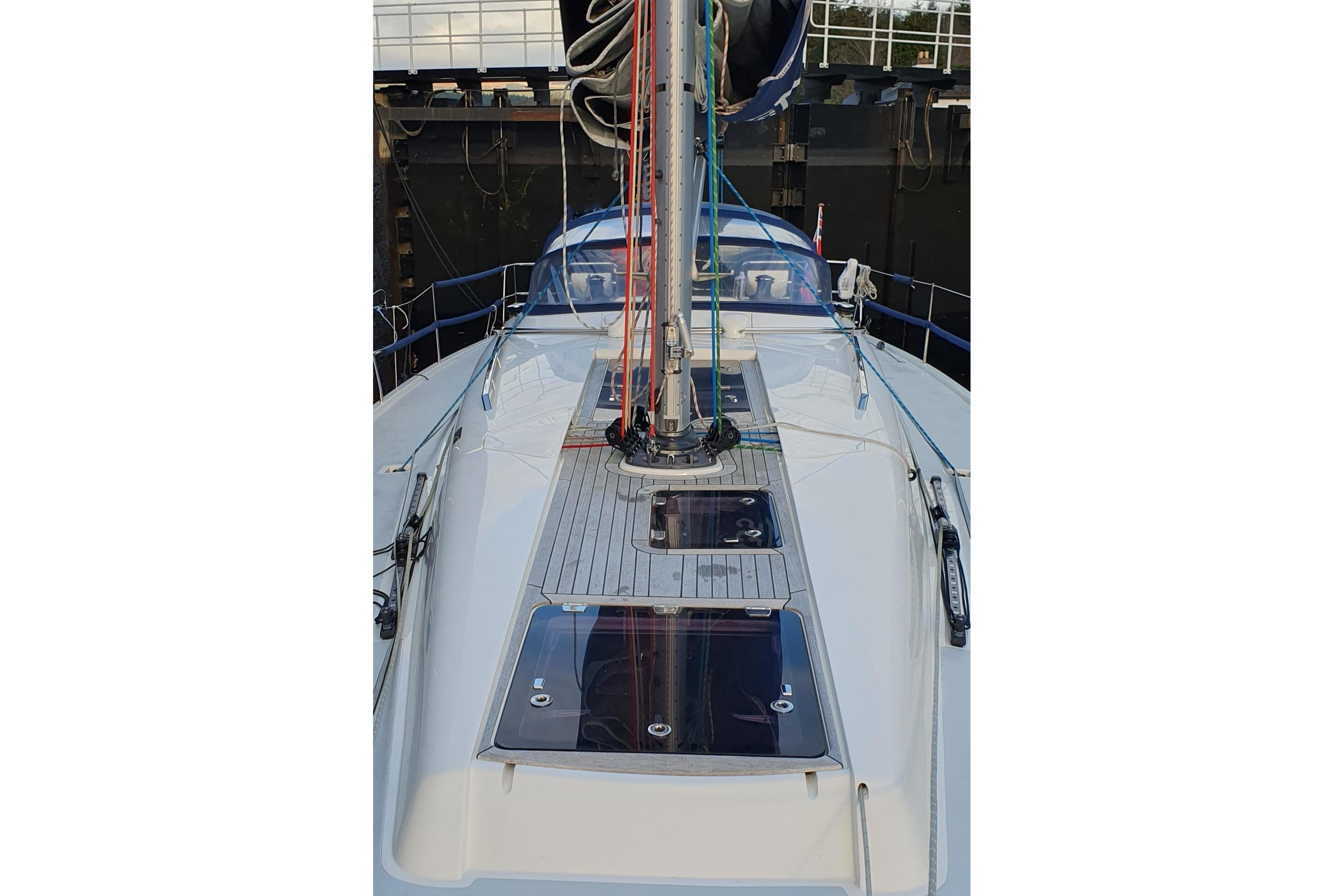 2018 Arcona 435 sailboat deck view with mast and rigging.