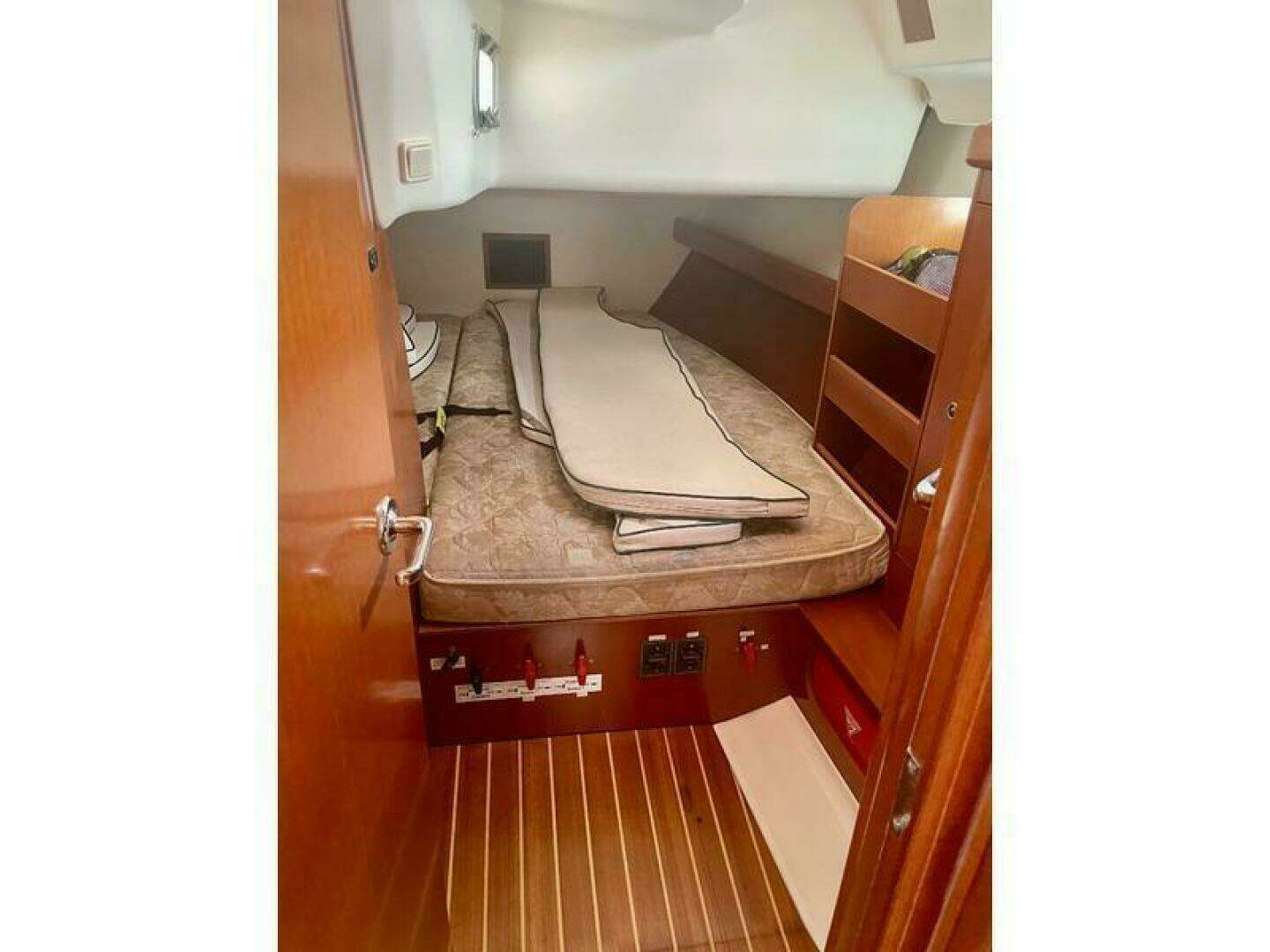 2007 Beneteau 423 - Image 6
