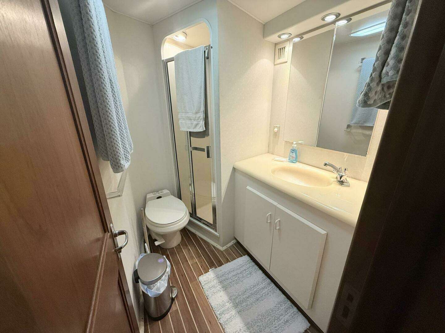 1992 Viking 50 Convertible - Image 27