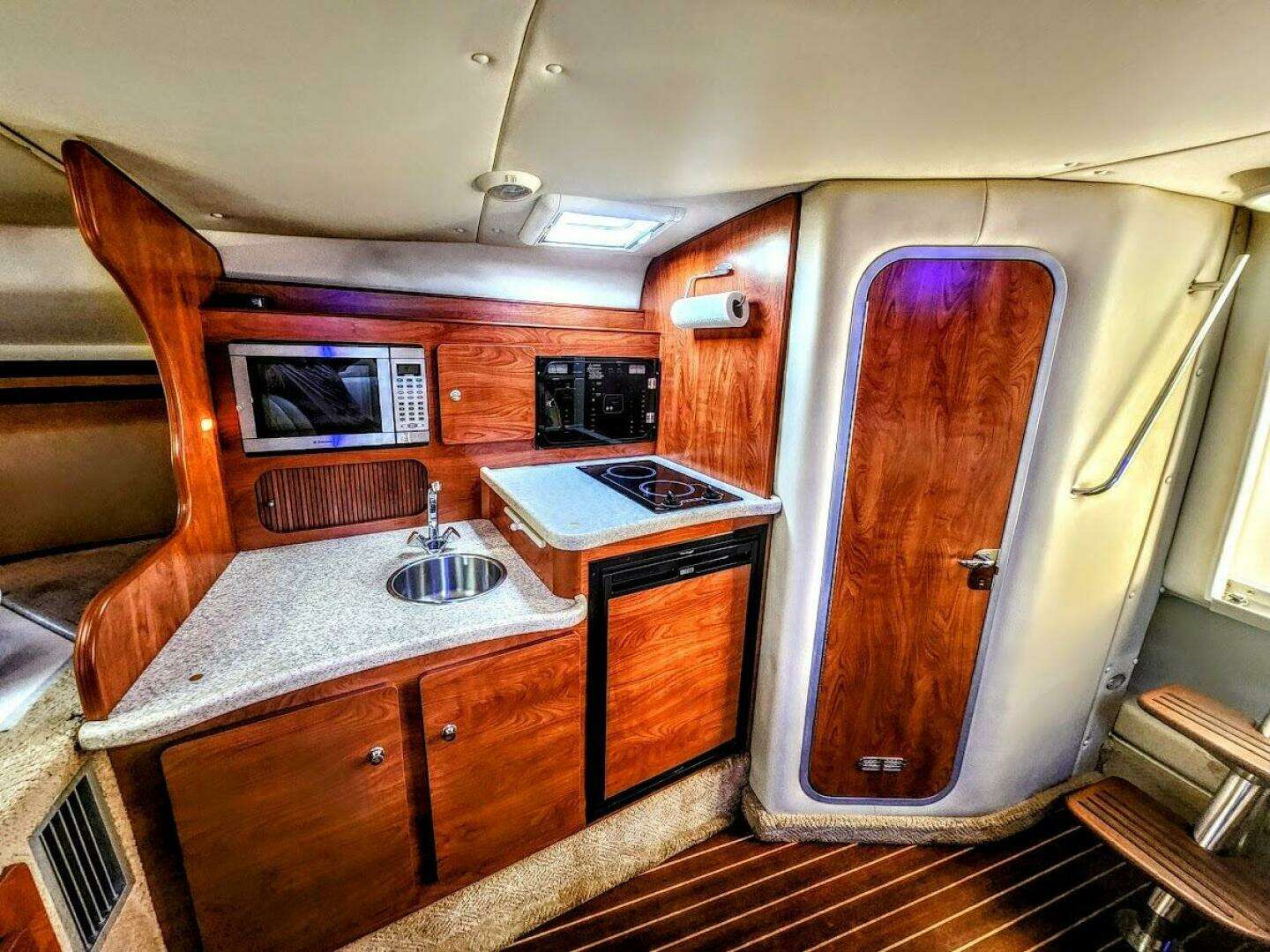 2007 Rinker 320 Express - Image 4