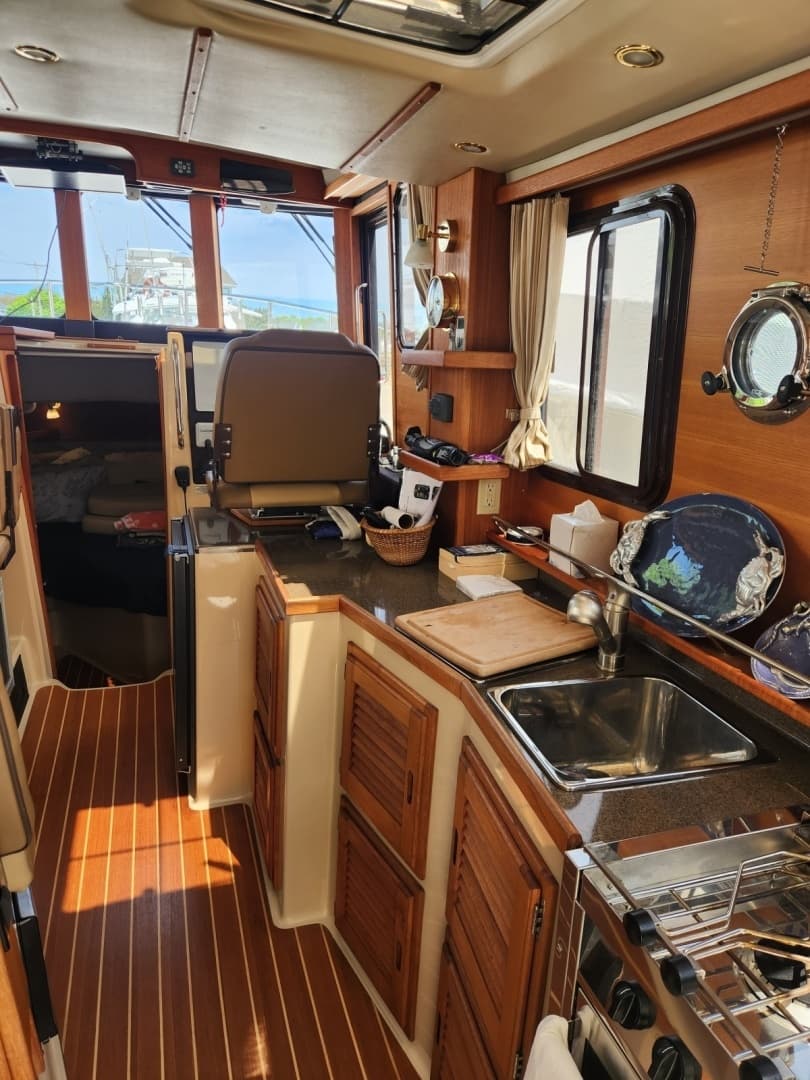 2019 Ranger Tugs R-31 CB - Image 9