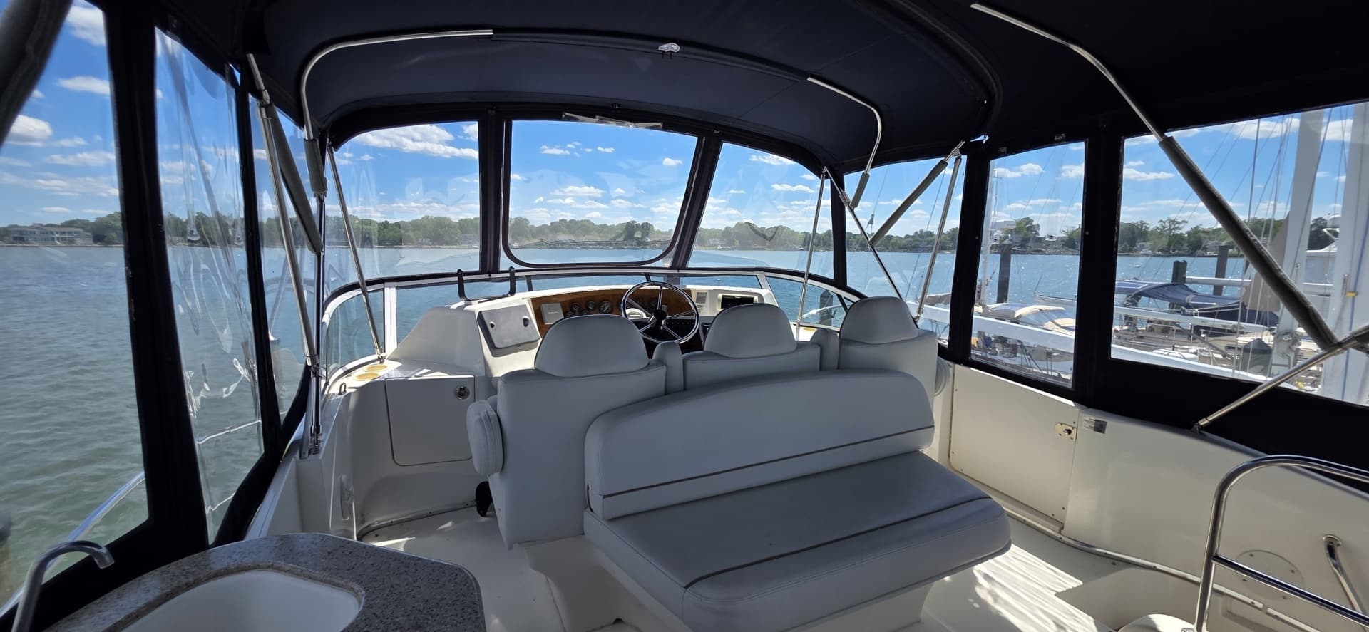 2006 Silverton 38 Sport Bridge - Image 11
